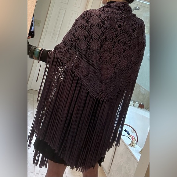 Fringe Shaw / Wrap / Scarf, Purple, Excellent Condition, 62” x 36” - Picture 3 of 12